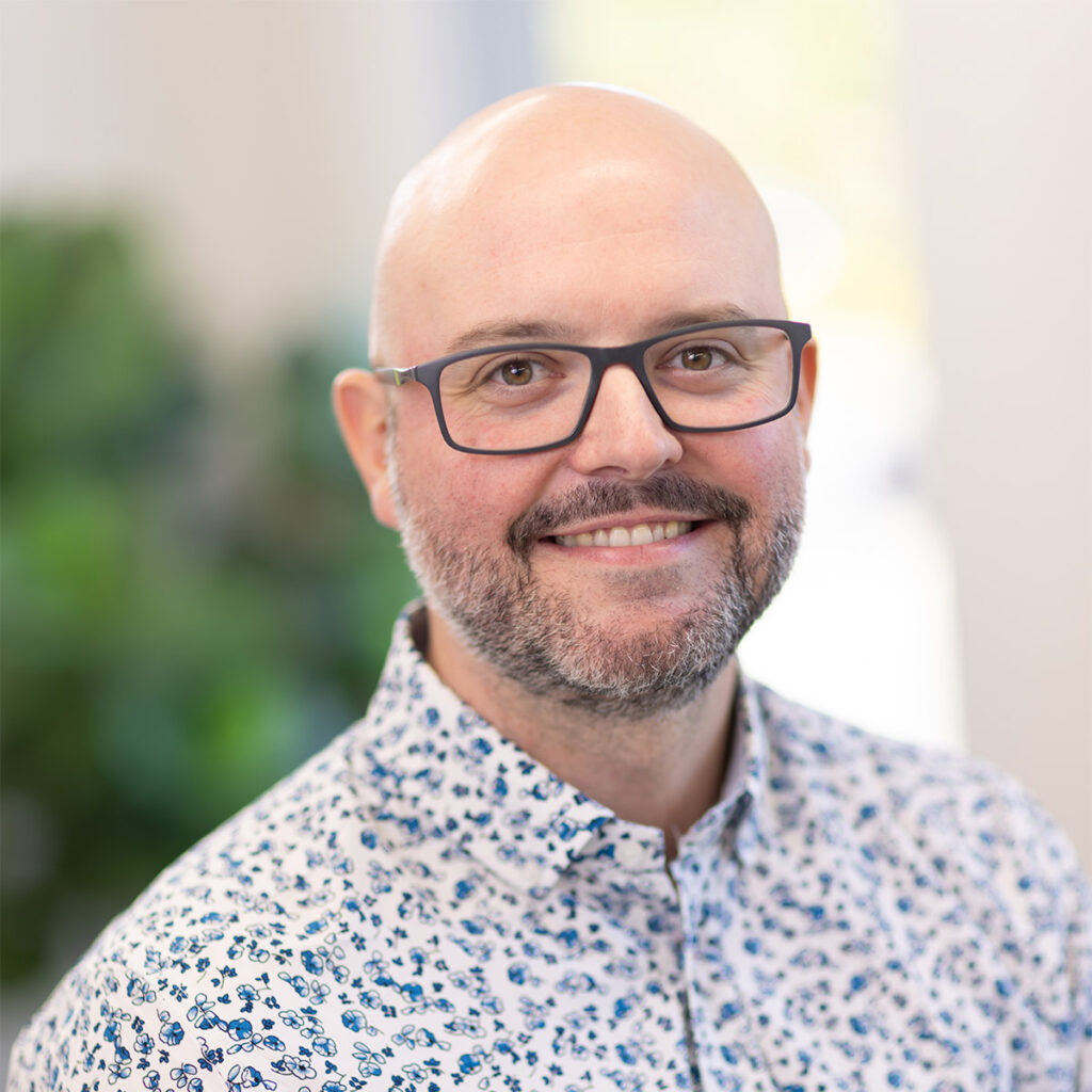 Headshot of Rob Holt